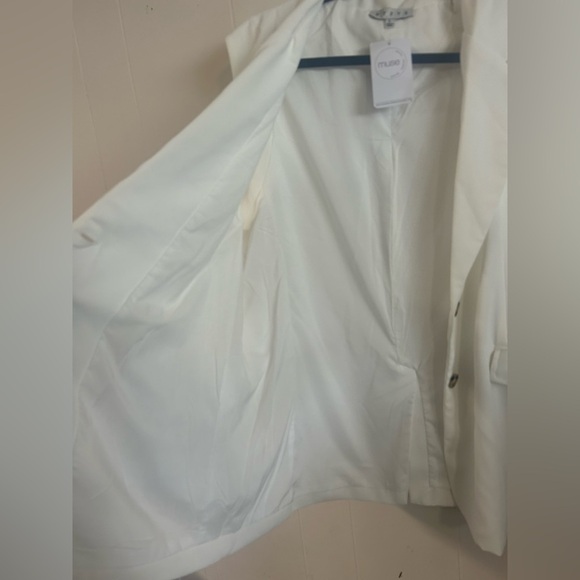 HYFVE Muse Brand. Size L, BNWT Women's White Vest, pockets, tortoise buttons - Picture 9 of 11